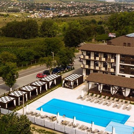 Giowine Hotel & Restaurant Cricova エクステリア 写真